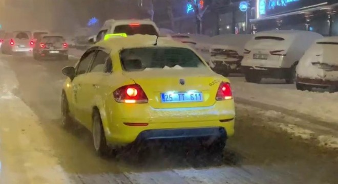 Erzurum - Kars karayolu ulaşıma kapandı